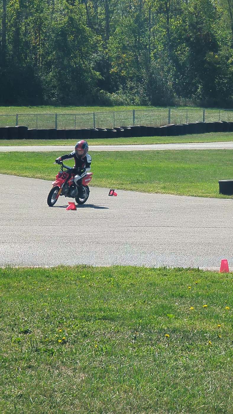 A small four-stroke coming through the infield at Brechin